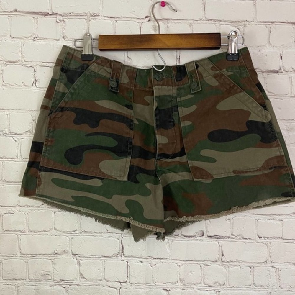 Cargo Camo Print Raw Hem Shorts Sz 27